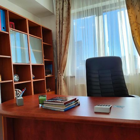 Central Apartament Яш Екстериор снимка