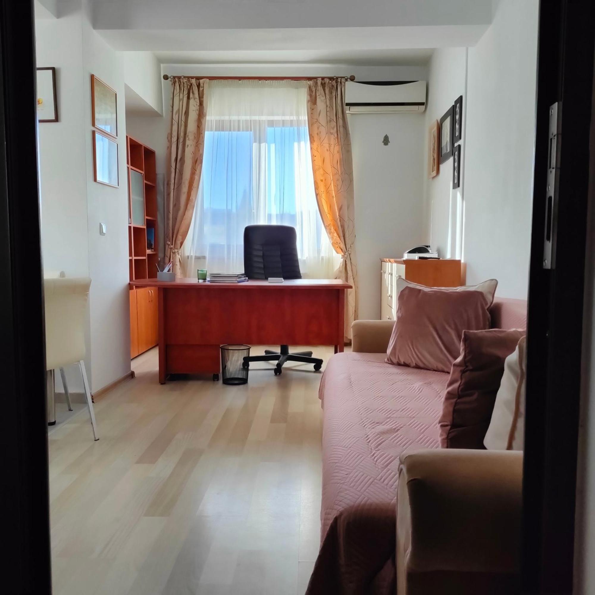 Central Apartament Яш Екстериор снимка